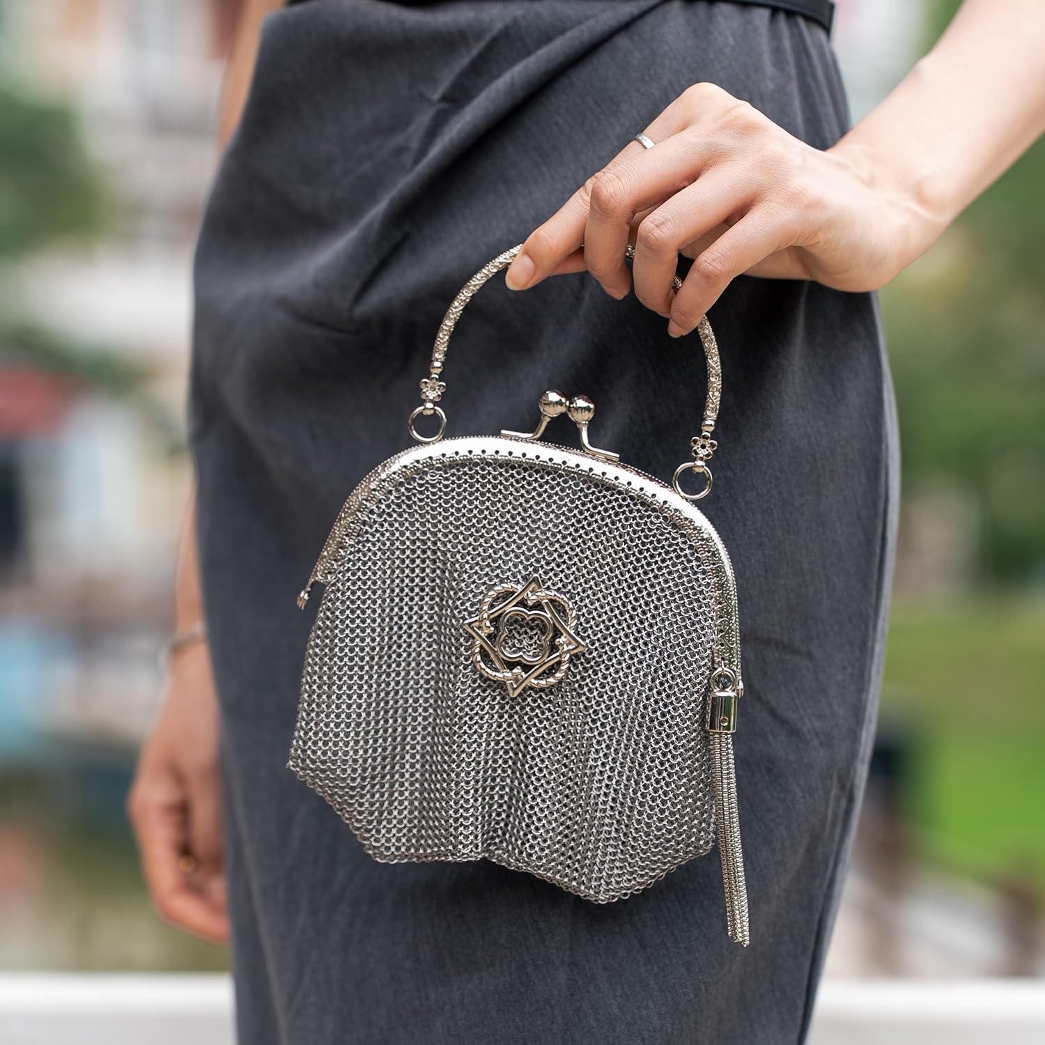 Glam Chainmail Purse – Sparkling Silver Metal Mesh Evening Handbag